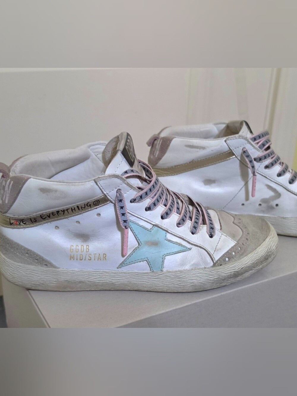 limited Edition "LOVE IS EVERYTHING Golden Goose Mid Star Sz. 6